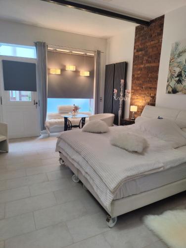 a large bedroom with a large bed and a large window at Apartment zu Hofe in Oberursel
