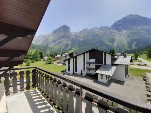 Aiguille de Mey 12