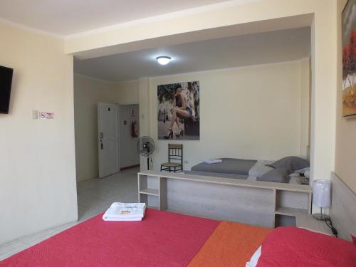 a bedroom with a bed and a pink rug at Hostal Gazu in Chiclayo
