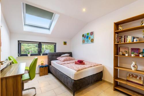a bedroom with a bed and a desk at Wohnung mit 3 Schlafzimmern in Solingen