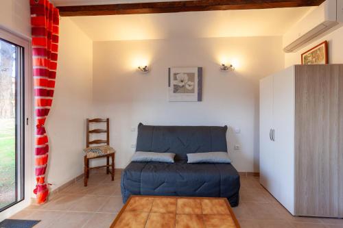 a bedroom with a blue bed and a chair at Appart Côte bleue avec jardin in Martigues