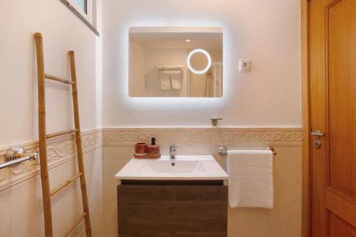 a bathroom with a sink and a mirror at Capelos in Funchal