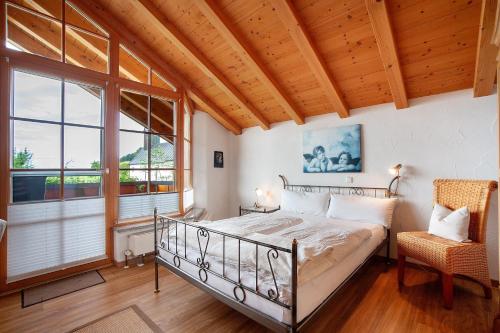 a bedroom with a bed in a room with windows at Landhaus Exklusive Appartement in Wiederhofen