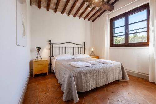 a bedroom with a bed and a window at Podere San Biagio in Capalbio