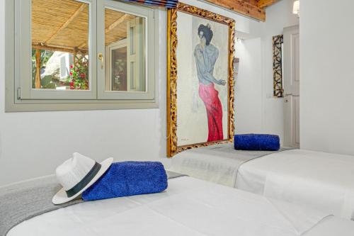a room with two beds and a hat on top at Villa Maryna in Olbia