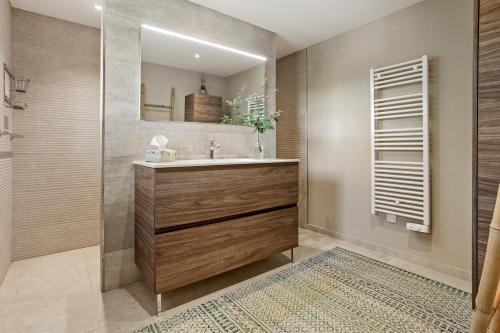 a bathroom with a sink and a mirror at Villa Chantegrive in Roquebrune-sur-Argens