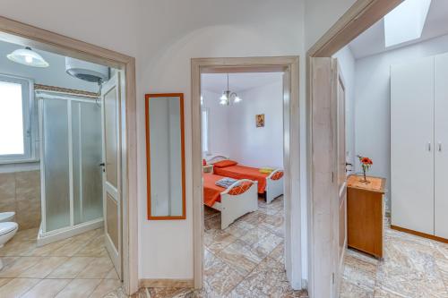 a room with a bed and a bathroom at E case e Leviche in Castrignano del Capo