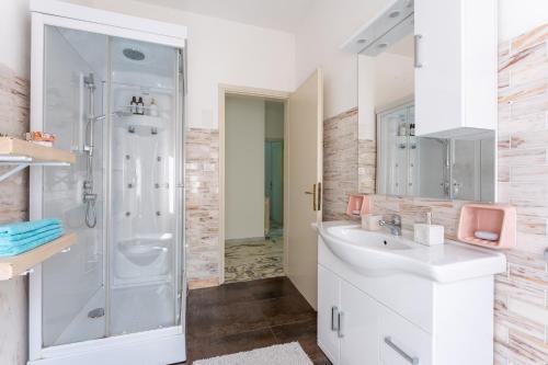 a bathroom with a shower and a sink at Villa Le Maree di Tonfano in Pietrasanta