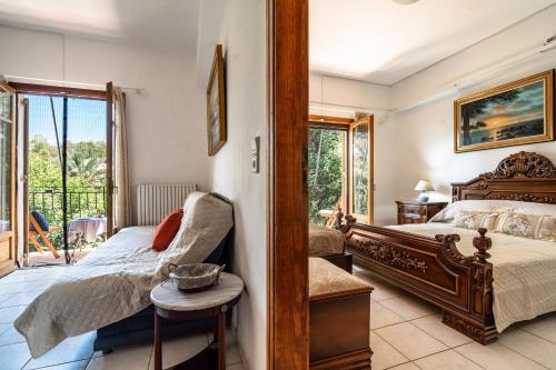 a bedroom with a bed and a balcony at Makis Apartment Katelios in Khionáta