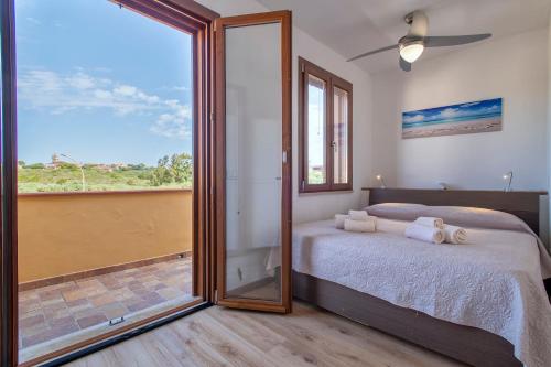 a bedroom with a bed and a large mirror at Holiday Cala Sant'andrea in Stintino