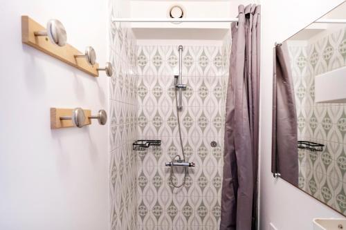 a shower in a bathroom with a shower curtain at Appartement Notre Dame in Capbreton