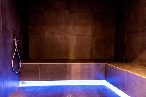 a bath room with a tub with a shower at Mysciliar Apartment Tree I in Siusi