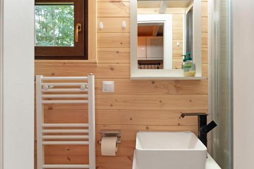 a bathroom with a white toilet and a mirror at Tiny House Ernesto in Lehnin