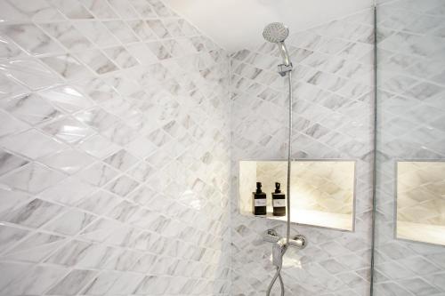 a bathroom with a shower with two bottles of wine at Loft El Ramonal in Candelaria