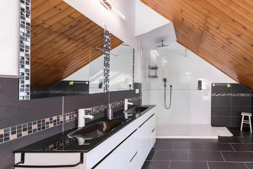 a bathroom with two sinks and a shower at Villa Laurana in Suances