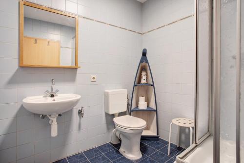 a bathroom with a toilet and a sink at Landhaus Peenemünde - Garten in Peenemünde