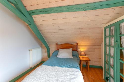 a small bedroom with a bed in a attic at Gite La Bergerie près de Lourdes in Adé