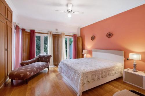 a bedroom with a bed and a chair at Casa da Cidade de Loulé in Loulé