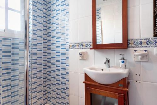 a bathroom with a sink and a shower at Casa Begines in Vejer de la Frontera