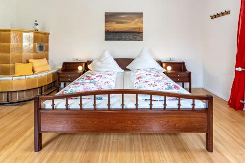 a bedroom with two beds and a couch at Omas Obstkiste in Stockach
