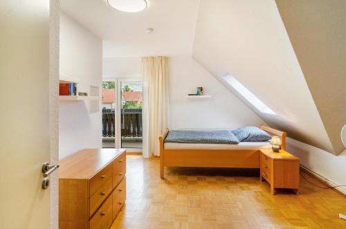 a bedroom with a bed and a window at Ferienwohnung an der Ohme in Warburg