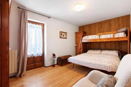 a bedroom with two bunk beds and a couch at Appartamenti Pila Vacanze 2 in Gressan