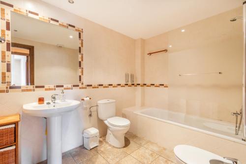 a bathroom with a sink and a toilet and a bath tub at Xisqueta in Campo