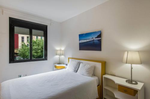 a bedroom with a white bed and a window at Lujan 3c Entre Cielo Y Mar in Puntallana