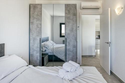 a bedroom with a mirror and a bed at Giuliano Superior para 4 personas in Empuriabrava
