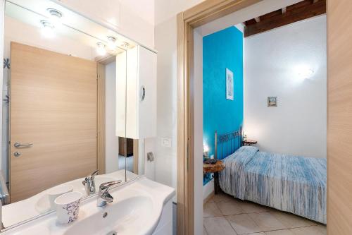 a bathroom with a sink and a bed at Agriturismo Green House in Santo Stefano al Mare