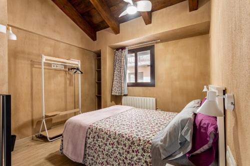a bedroom with a bed and a window at Entre Eras Apto Rural Los Vencejos in Ademuz