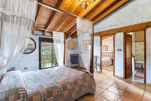 a bedroom with a bed in a room at La Carrasca in Catral