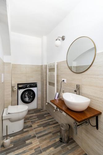 a bathroom with a sink and a washing machine at Bed and breakfast Biancalana in Petritoli