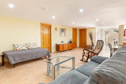 a living room with a couch and a glass table at Semisótano in Cartagena