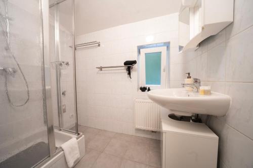 2 Bedroom Apartments, 18 Min to the City Center, Smart TV