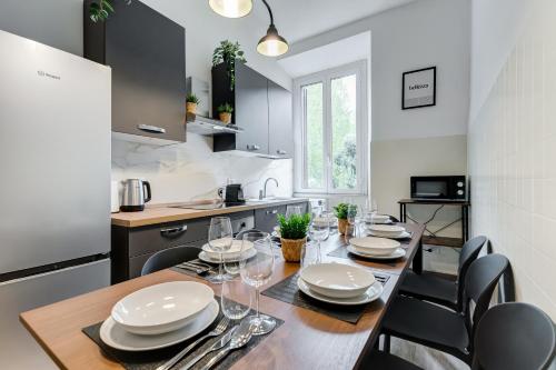 Luxury 4BR Apartment Newly Renovated, 2 Bathrooms, Smart Tv