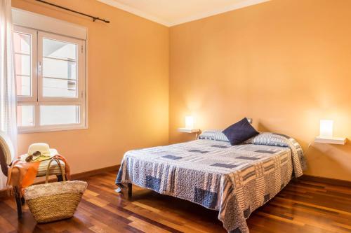 a bedroom with a bed and a window at Duplex Pedroza in Pozo Izquierdo