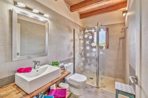 a bathroom with a sink and a toilet and a shower at Villa Gemma in Ses Salines