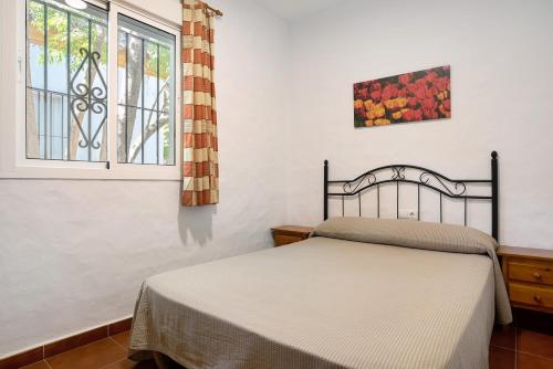 a bedroom with a bed and a window at Casa Paqui 2 in Roche