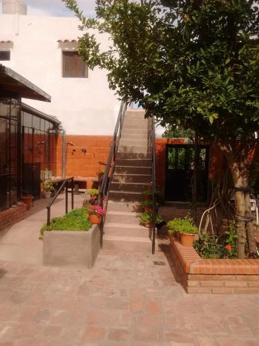 Taman di luar Hostería El Zaguan