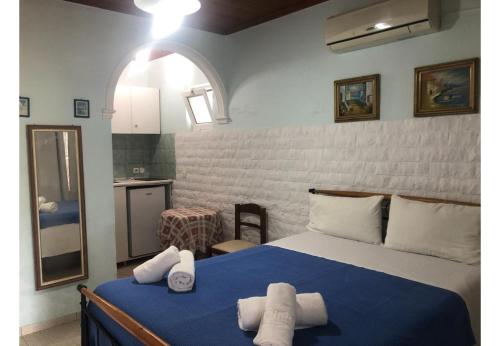 Andromaches single studio