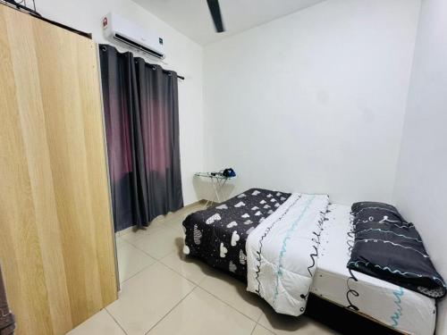 a bedroom with a bed in a room at Pitstop Homestay Klia in Banting