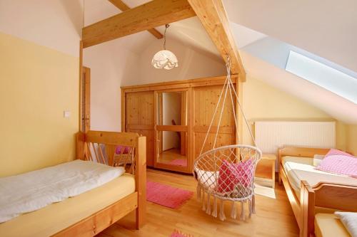 a room with two beds and a swing at Schwarzbauernhof in Eschlkam