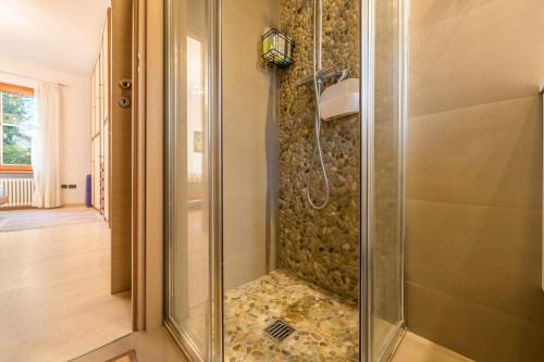 a shower with a glass door in a bathroom at Ferienwohnung Gardasee Castion in Castion Veronese