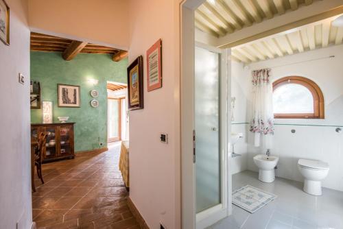 a bathroom with a toilet and a sink at La Farneta in Monteriggioni