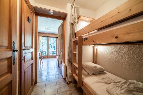 a bedroom with a bunk bed in a house at Studio Rez-de-jardin, 4 pers Chatel in Châtel