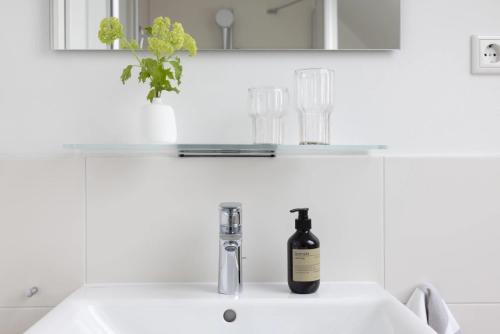 a bottle of wine sitting on a bathroom sink at Strandhafer in Böhl