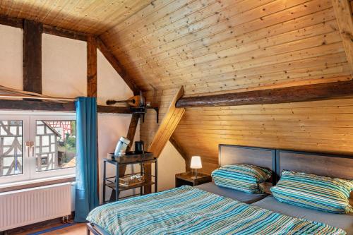 a bedroom with a bed and a wooden ceiling at Vogelsberger Bett Köddingen in Köddingen
