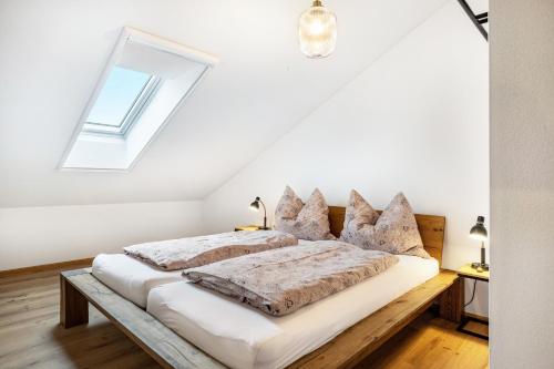 a bedroom with two beds and a window at Wohnung Staufenblick in Freilassing