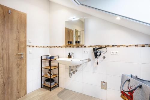 a bathroom with a sink and a mirror at Wohnung Staufenblick in Freilassing